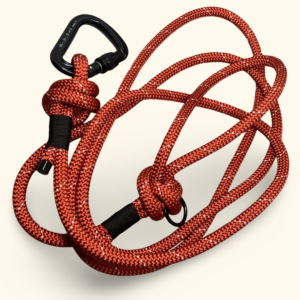 SMYCZ LINOWA z karabińczykiem alpinistycznym czerwona